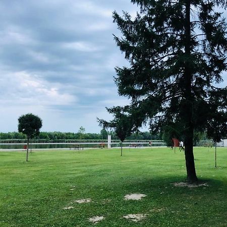 Duna Vendeghaz Hotel Fadd-Dombori Buitenkant foto