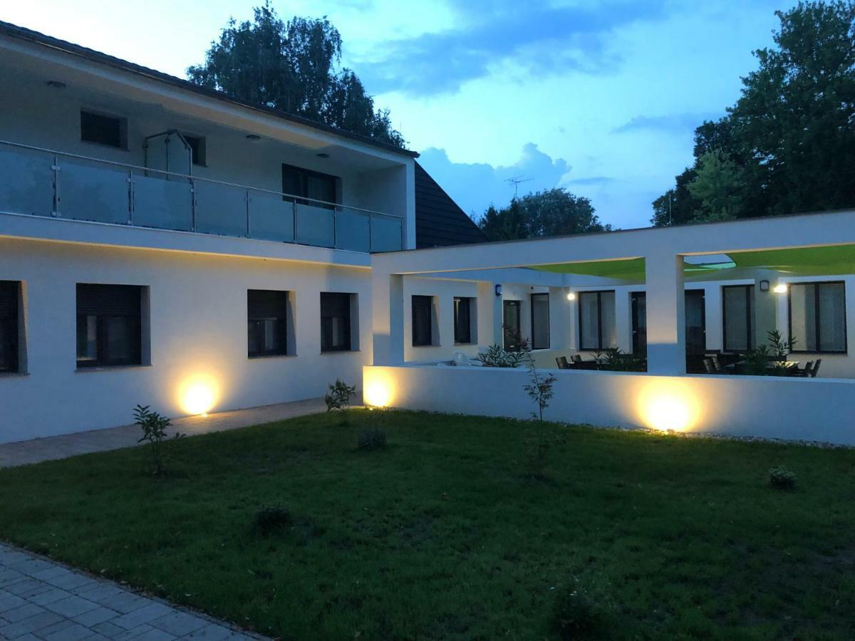 Duna Vendeghaz Hotel Fadd-Dombori Buitenkant foto