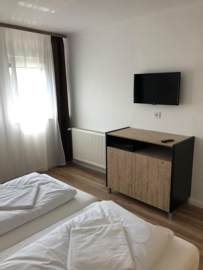 Duna Vendeghaz Hotel Fadd-Dombori Buitenkant foto