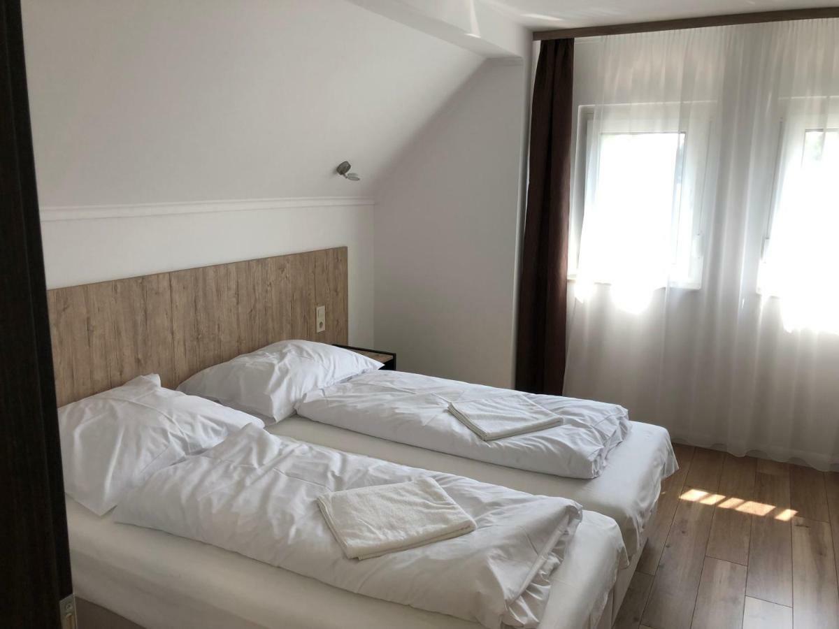 Duna Vendeghaz Hotel Fadd-Dombori Buitenkant foto