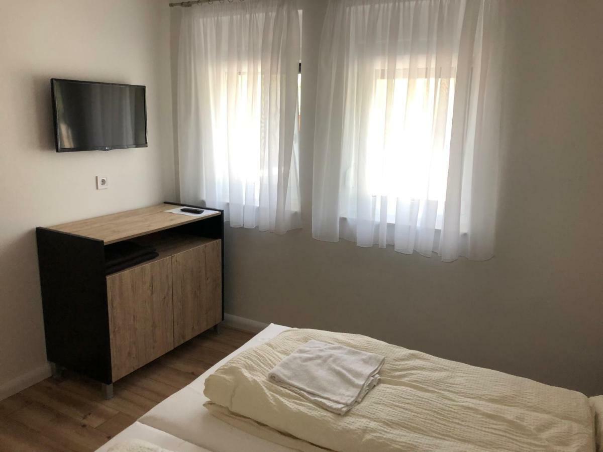 Duna Vendeghaz Hotel Fadd-Dombori Buitenkant foto